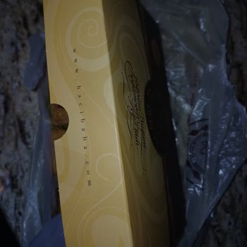 Hacıbaba Pastaneleri Tepsinin Köşe Dilimlerinin Koyulması