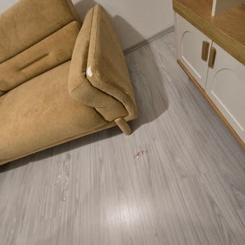 Kırık Koltuk Takımı Ve Mağazanın İlgisizliği Değişim Sürecini Uzatıyor