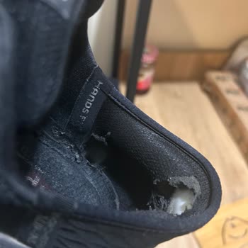 Garanti Süresi İçinde Erimeye Neden Olan Skechers Ayakkabısı İçin Değişim Ve İade Talebi