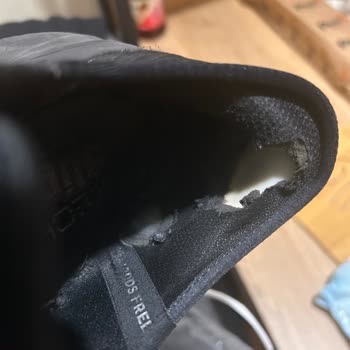 Garanti Süresi İçinde Erimeye Neden Olan Skechers Ayakkabısı İçin Değişim Ve İade Talebi