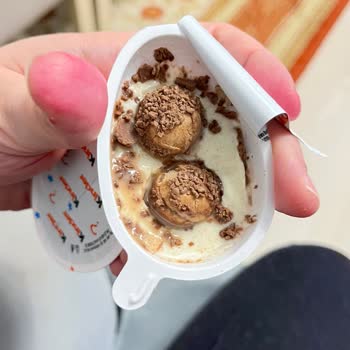 Şok Market’ten Bozuk Kinder Sürpriz Yumurta Çikolatası: Sağlık Endişesi Ve İade Talebi