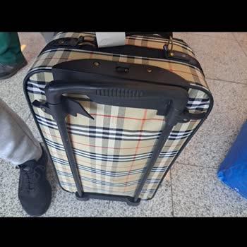 Kırık Bavul Teslimatı Ve Soğuk Havalarda Taşıma Mağduru: Yeni Bavul Talebi