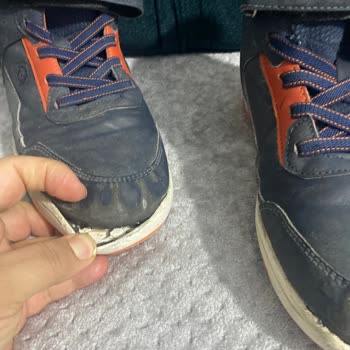 Kısa Kullanımda Deforme Olan Çocuk Ayakkabısı Ve Yetersiz Mağaza İncelemesi