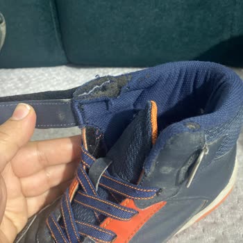 Kısa Kullanımda Deforme Olan Çocuk Ayakkabısı Ve Yetersiz Mağaza İncelemesi