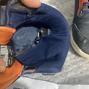 Kısa Kullanımda Deforme Olan Çocuk Ayakkabısı Ve Yetersiz Mağaza İncelemesi