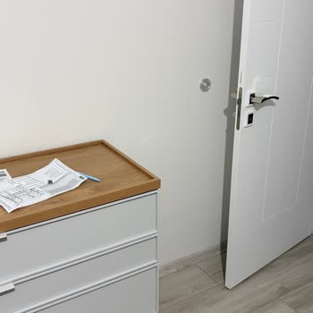 Divanev'de Renk Açıklaması Yanıltıcı: Beyaz Dediği Ürün Gri Çıktı