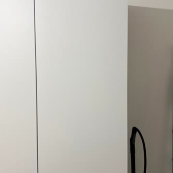 Divanev'de Renk Açıklaması Yanıltıcı: Beyaz Dediği Ürün Gri Çıktı