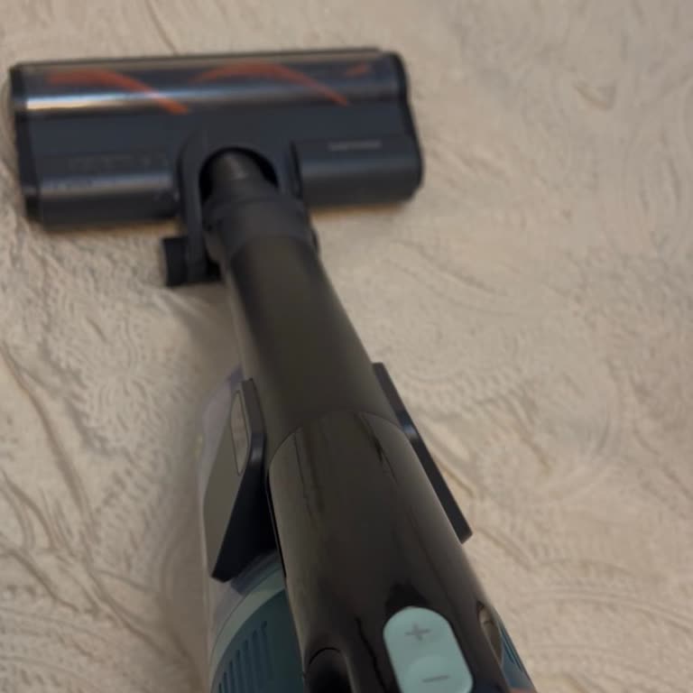 Başlık Takıldığında Süpürge Duruyor Ve LED Işıklar Yanmıyor