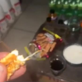 Eti Susamlı Krakerden İp Çıktı!