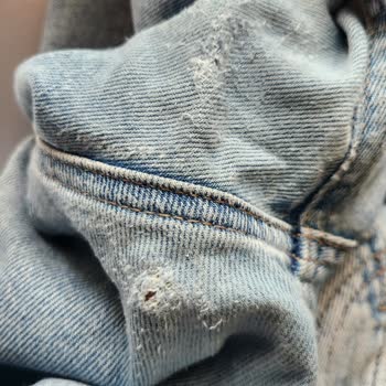 Mavi Kot Pantolonun Ağ Kısmı Kısa Sürede Delindi, Ücretsiz Değişim Talep Ediliyor