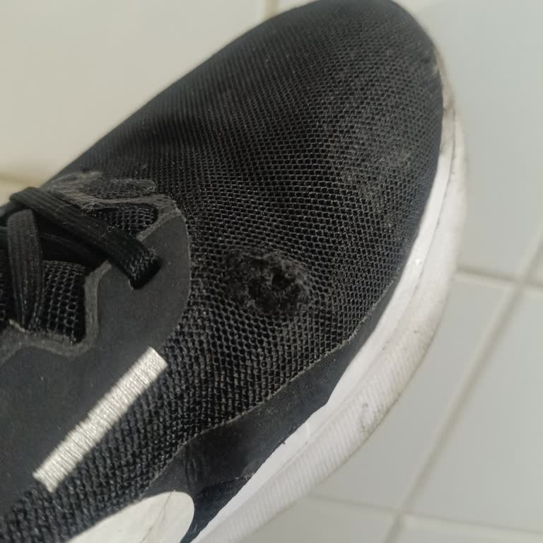 Nike Downshifter 13 Ayakkabısında Hızlı Koku Ve Deformasyon, Garanti Şartları İhlal Edildi