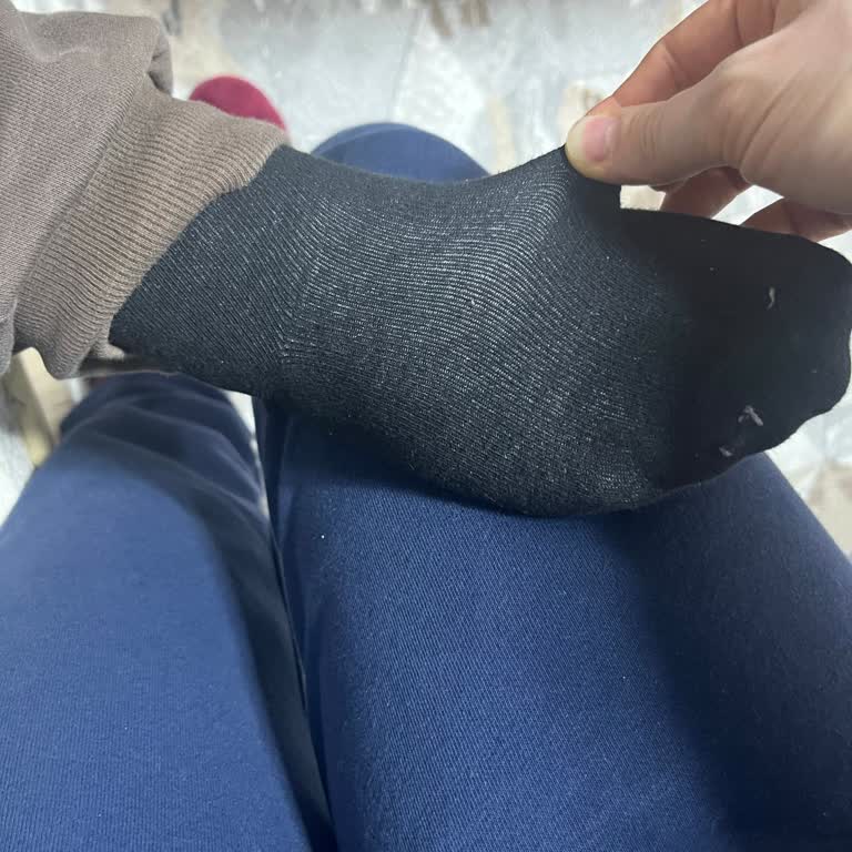 LCW Mağazasında Satın Alınan Çocuk Çorabının İç Rengi Yanlış Görünüyor