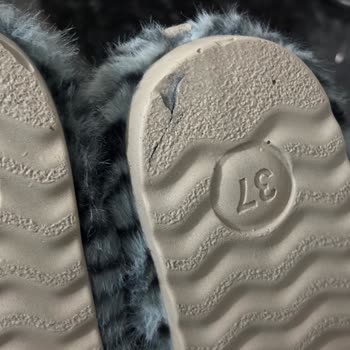 Terlikler Fotoğraftakinden Farklı Ve Defolu Geldi, Teslimat Gecikti