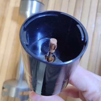 Küflü Mikser Başlığı ve Plastik Parçaların Yiyeceğe Karıştığı Arzum Blender Setinde Pil Sorunu