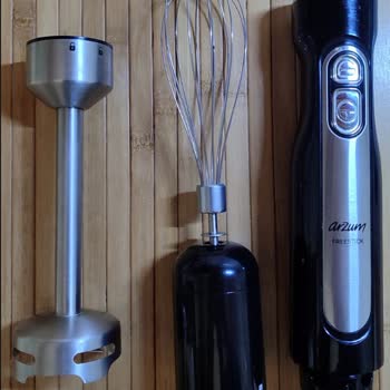 Küflü Mikser Başlığı ve Plastik Parçaların Yiyeceğe Karıştığı Arzum Blender Setinde Pil Sorunu