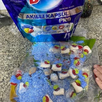 80’li Deterjan Paketi Kapsüllerinin Yarısı Yırtık Ve Kullanılamaz