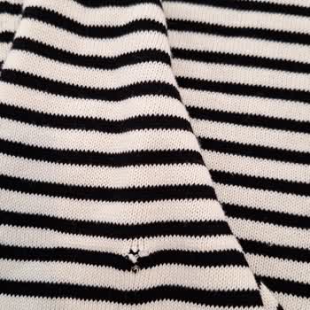 Massimo Dutti Ürününün İlk Yıkamada Delik Açması Ve Mağaza İlgisizliği