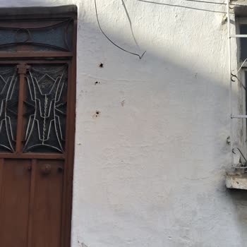 TurkNet Fiber Altyapı Kutularının Zayıf Montajı Baruthane Mahallesinde Güvenlik Endişesi Oluşturuyor