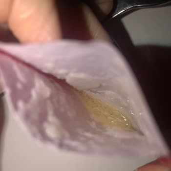 Dudomi Noodle Paketinde Şüpheli Beyaz Sıvı Ve Pütürlü Parçalar Bulundu