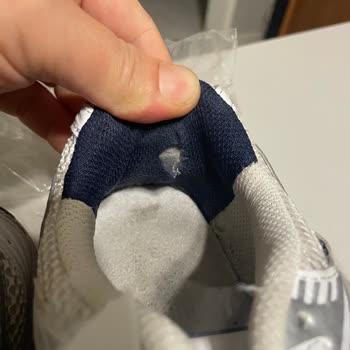 New Balance 530 Model Spor Ayakkabının Topuk Deformasyonu Ve Değişim Talebi