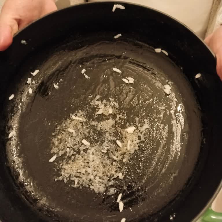 Lava Pilav Tenceresi Dibine Tuttu