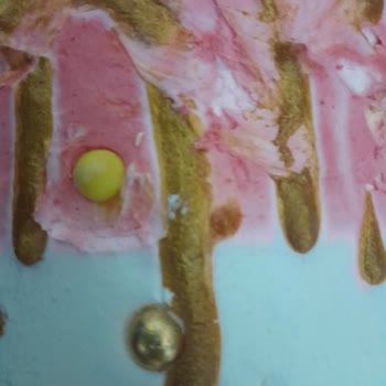 Yapay Malzemelerle Hazırlanan Pastanın Yenilemez Olması Ve Alaycı Hizmet