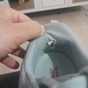 Reebok Ayakkabım Kısa Sürede Açıldı Ve Yırtıldı, Değişim Reddedildi