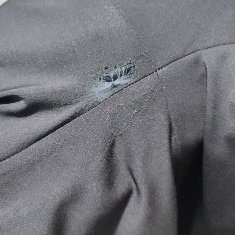 Sarar Takım Elbise Pantolonunun Kısa Sürede Yırtılması