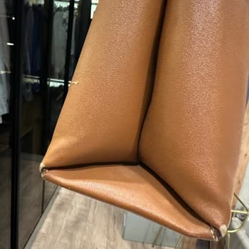 Mango Shopper Çantasında Köşe Derilerindeki Üretim Kusuru Kullanım Hatası Olarak Reddedildi