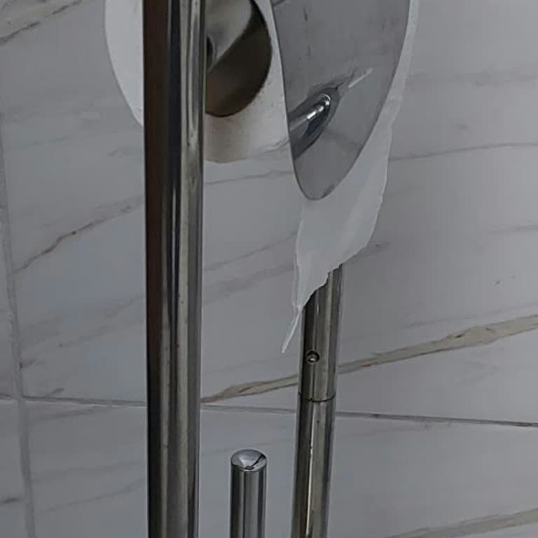 Tema Ayaklı Tuvalet Kağıdı Fırçası Kısa Sürede Paslandı