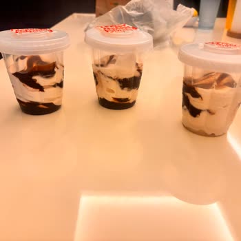 Ücretine Karşı Az Doldurulmuş King Sundae Ve Cevap Alamama