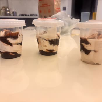 Ücretine Karşı Az Doldurulmuş King Sundae Ve Cevap Alamama