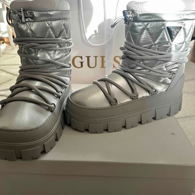 Su Geçirmez Olmayan Guess Kar Botu Şikayeti