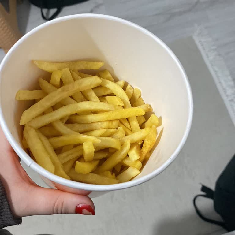 Popeyes Siparişte Kova Patates Yarı Eksik Gönderildi