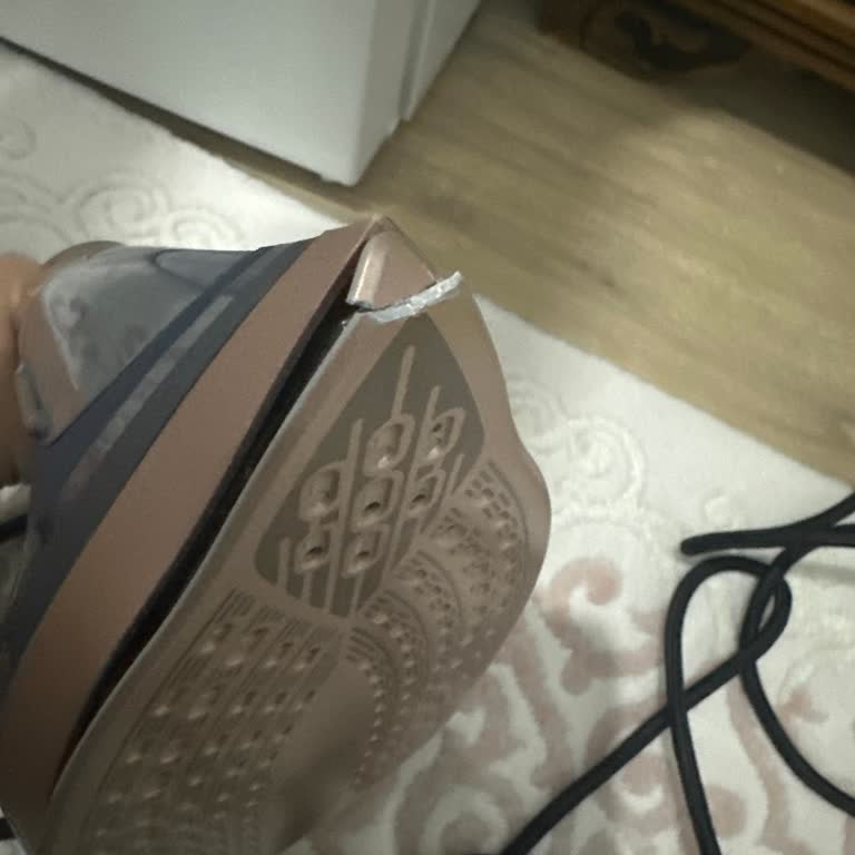 Philips Azur 8000 Ütünün Ön Ucu Kısa Düşüşte Kırıldı Ve Garanti Talebi