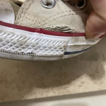 Converse Ayakkabının Kısa Sürede Yırtılması Ve Satıcıdan Yanıt Almaması