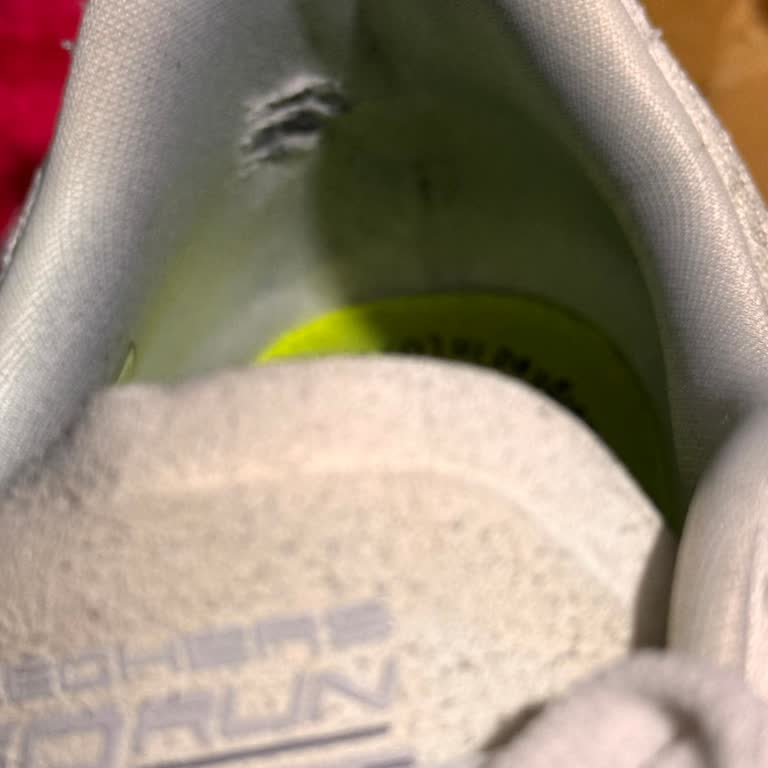 Intersport Kısa Sürede Yırtılan Skechers Ayakkabısının İç Astarı