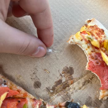 Domino's Pizza’da Plastik Parça Bulunması Ve Müşteri Hizmetlerinden Yanıt Gelmemesi