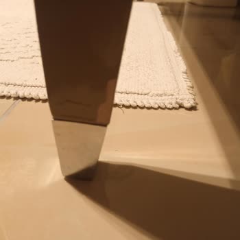 Kaplamaları Bir Ay İçinde Atan Banyo Dolabı Ve Mağaza Sorumluluk Reddi