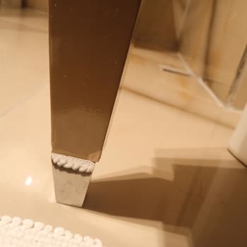 Kaplamaları Bir Ay İçinde Atan Banyo Dolabı Ve Mağaza Sorumluluk Reddi