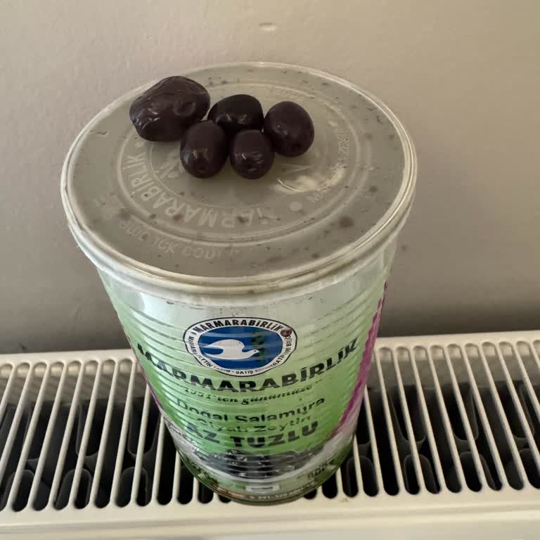 MarmaraBirlik Az Tuzlu Salamura Siyah Zeytinlerde Boyut Değişikliği Ve Bilgilendirme Eksikliği