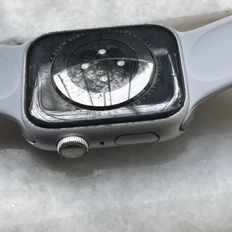 Apple Watch 8 Paslanmaz Çelikte Paslanma Ve Kenar Kalkması Kullanıcı Terine Bağlanıyor