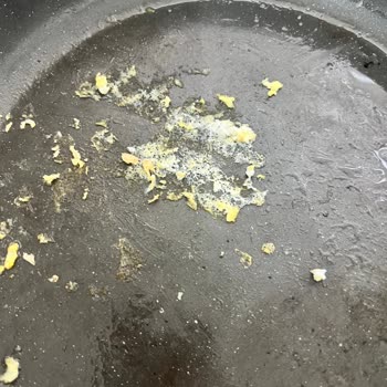 Yanmaz Yapışmaz Tava Menemen Yaparken Yapışıyor Ücretsiz Değişim Talebi