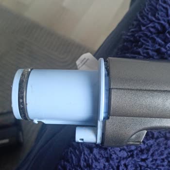 Mavi Parçanın Vidalarının Zayıflığı Nedeniyle Kırılması Ve Garanti Kapsamında Ücretsiz Değişim Talebi