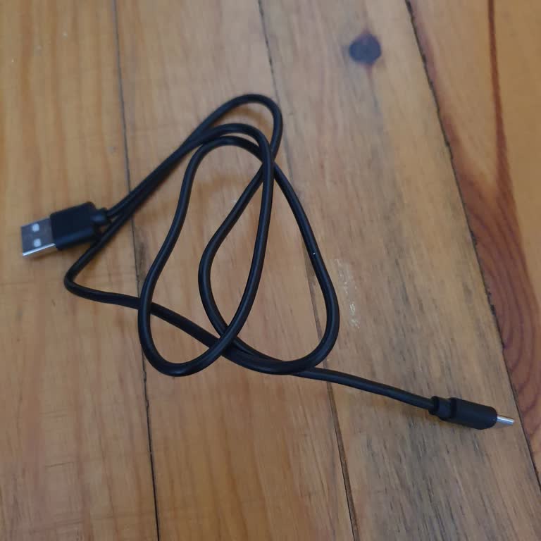 Eksik Şarj Adaptörü Ve Cevapsız Satıcı İletişimi Nedeniyle İade Ve Para İadesi Talebi