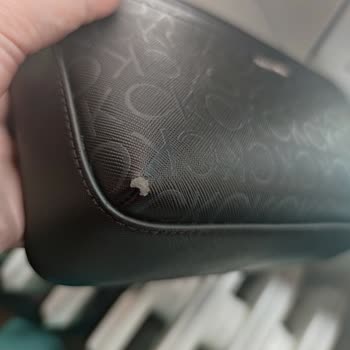 Kaliteli Olması Beklenen Calvin Klein Çantasında 2 Ayda Malzeme Soyulması