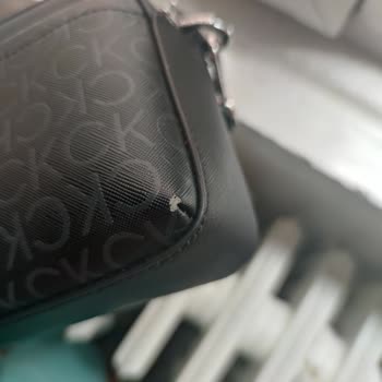 Kaliteli Olması Beklenen Calvin Klein Çantasında 2 Ayda Malzeme Soyulması