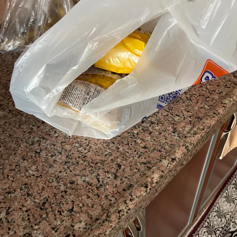 Poşetin Kalitesi Düşük Ve Yırtılıyor