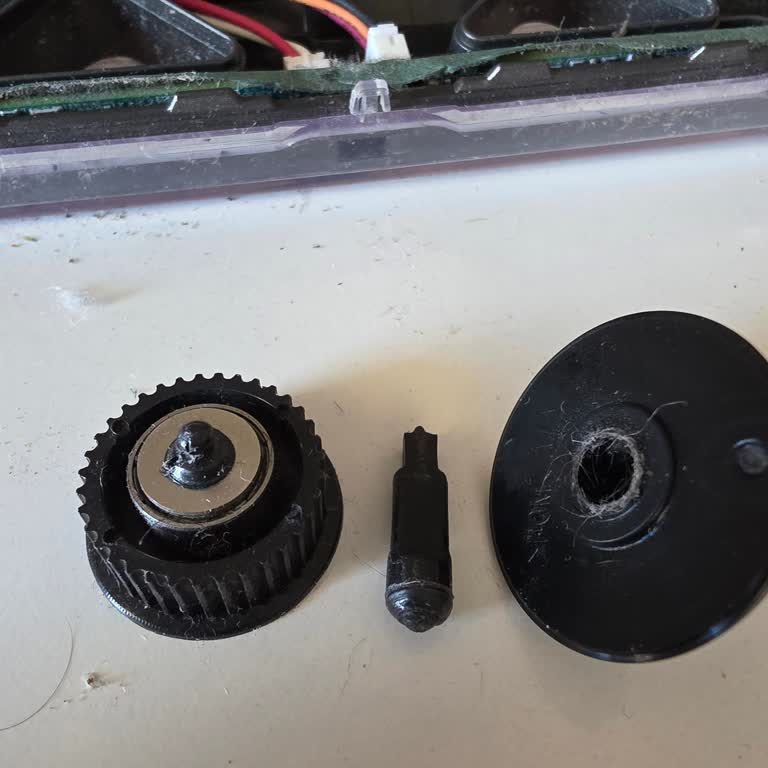 Plastik Mekanizma Hatası Nedeniyle Süpürge Başlığı Çabuk Aşındı