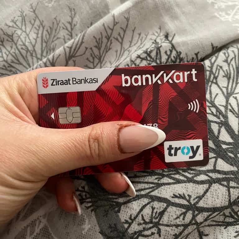 Teslim Edilen Kredi Kartı Mobil Ve İnternet Bankada Görünmüyor, Başvuru Olumsuz Sonuçlandı